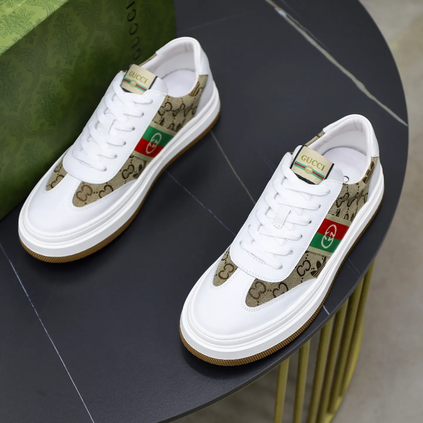 Ex-factory price: 420💰🙅‍♂️🙅‍♂️🙅‍♂️ Brand: GUCCI Standard code: 38–44 (45 can be customized) Grade: Same as the official website Material: Original cowhide fabric Comfortable pigskin lining Lightweight wear-resistant outsole Style category: Men's fashionable casual shoes and boots Running sneakers Distinguished luxury brand elements Top luxury Color: actual picture color